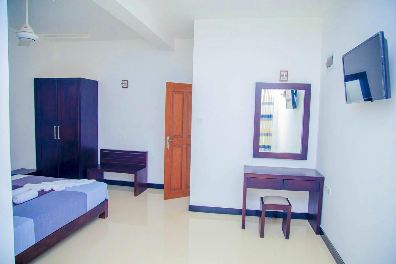 Hotel Ruki Sea Reach à Kudapaduwa Extérieur photo